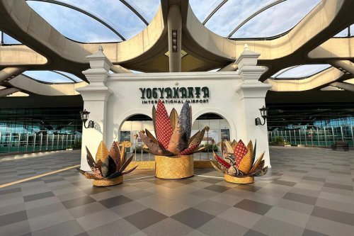 Jelang Waisak 2026, Bandara YIA Bersolek dengan Dekorasi Lotus, Apa Maknanya?