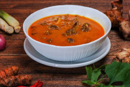 Kampung Ampel dan Jejak Budaya Arab di Surabaya, Gule Kacang Hijau yang Tidak Banyak Orang Tahu, Tradisi yang Selalu Menghidupkan Rumah, Akulturasi yang Hidup Lewat Makanan, Menjaga Rasa, Menjaga Cerita, Cerita Akulturasi Arab-Jawa dalam Semangkuk Gule Kacang Hijau