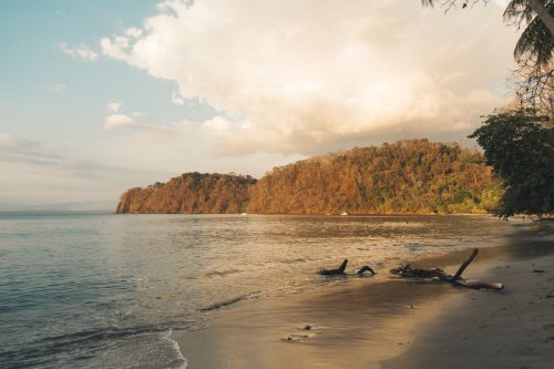 Top 10+ Pantai Terbaik di Dunia Versi The World&rsquo;s 50 Best Beaches 2026, Ada dari Indonesia?