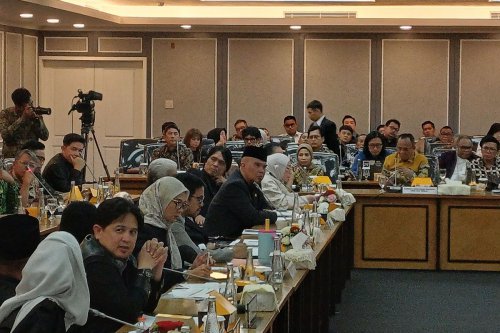 Momen Ahmad Dhani Nyaris Diusir dari Rapat RUU Hak Cipta karena Interupsi Ariel dan Judika