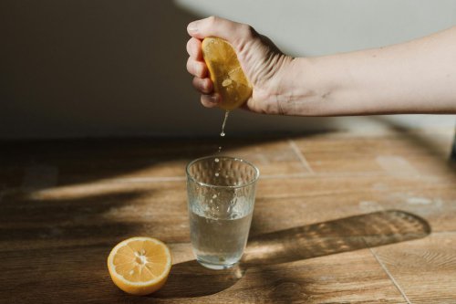 Top 7+ Manfaat Air Lemon bagi Kesehatan Tubuh, Jaga Kesehatan Kulit hingga Cegah Batu Ginjal