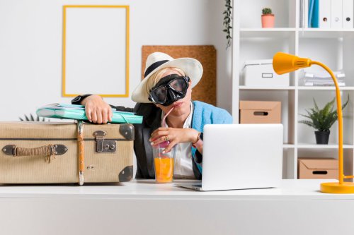 Apa itu post-holiday blues?, Kenapa semangat bisa tiba-tiba turun?, Rutinitas terasa lebih berat dari biasanya, Pengaruh perbandingan sosial setelah Lebaran, Perubahan peran juga memicu stres, Cara mengatasi post-holiday blues, Temukan kembali makna dalam rutinitas, Kapan harus waspada?, Post-holiday Blues, Kenapa Semangat Drop Setelah Liburan? Ini Penjelasan Psikiater