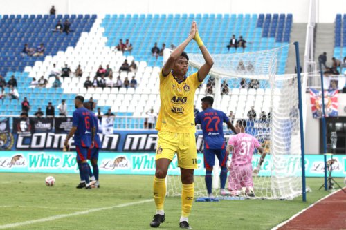 Arema FC, Liga 1 2024-2025, Stadion Kanjuruhan, Arema FC vs Persik Kediri, arema fc vs persik kediri, Hasil Arema FC Vs Persik Kediri 0-3, Singo Edan Terkapar di Kanjuruhan