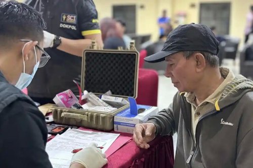 Update Pesawat Jatuh di Bulusaraung, Ayah Korban: Nunggu di Sini Dulu Sampai Anak Saya Ditemukan