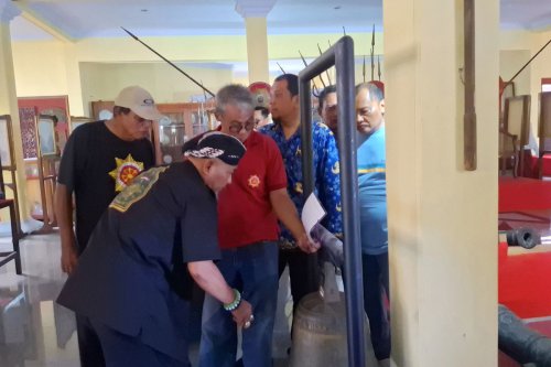 artefak, Bangkalan, Museum, museum cakraningrat bangkalan, artefak hilang, artefak hilang di bangkalan, pencurian benda bersejarah, piring Dinasti Ming, piring antik dinasti ming, Kerajaan Madura Barat, warisan sejarah Madura, gamelan Tjakraningrat, Jejak Sejarah yang Raib, 40 Koleksi Berharga Museum Cakraningrat Bangkalan Hilang Dicuri