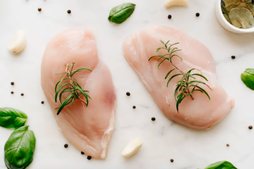 Awas Keracunan! Ini 5 Kebiasaan Sederhana untuk Mengolah Ayam Mentah dengan Aman