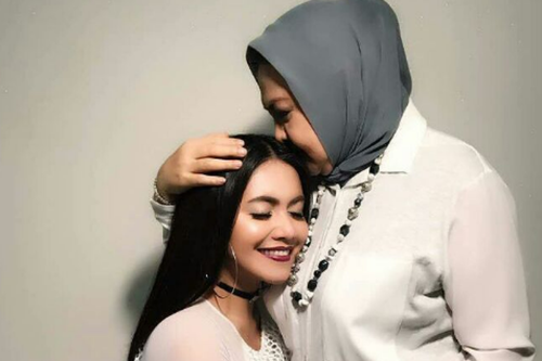 Duduk Perkara Denada Digugat Anak Kandung Rp 7 Miliar, Akui Khilaf hingga Mediasi Gagal
