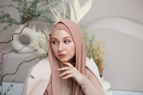 Top 8+ Langkah Makeup Lebaran untuk Pemula, Hasil Flawless dan Tahan Lama
