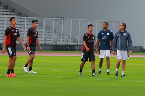 Patrick Kluivert, Stefano Lilipaly, Beckham Putra, Garuda Calling, TImnas Indonesia, Timnas Indonesia, Kualifikasi Piala Dunia 2026, PSSI, skuad Timnas Indonesia, Hokky Caraka, skuad timnas Indonesia, daftar pemain timnas Indonesia, Timnas Indonesia vs China, kualifikasi piala dunia 2026, Kluivert Tak Panggil Beckham Putra, Kedepankan Pemain Matang di Timnas Indonesia