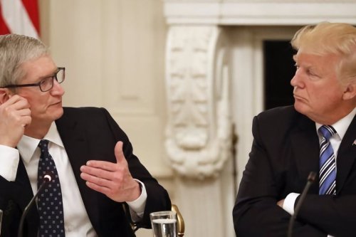 Trump Kesal ke Bos Apple, iPhone Terancam Kena Pajak Impor