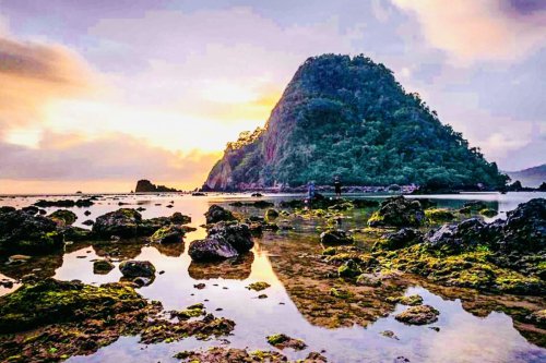 Libur Akhir Tahun di Banyuwangi, Mampir ke Pantai Pulau Merah