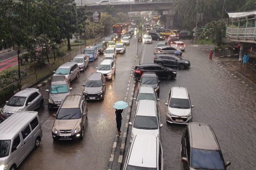 1. Website BPBD DKI Jakarta, 2. Aplikasi JAKI (Jakarta Kini), &nbsp;3. Google Maps, 4. CCTV Publik Jakarta, 5. Media Sosial Resmi Instansi Terkait, Cara Pantau Kondisi Banjir di Jakarta Secara Real Time