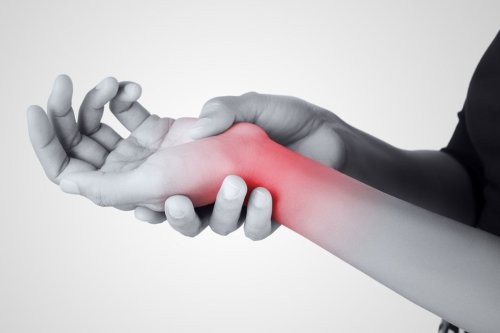 Gejala yang wajib diwaspadai, Carpaltunnel syndrome biasanya ditandai dengan beberapa gejala yang perlu diwaspadai., Cara aman meredakan nyeri, Tindakan medis dan pemulihan, Kesemutan dan Kebas, Waspadai Carpal Tunnel Syndrome Saat Hamil