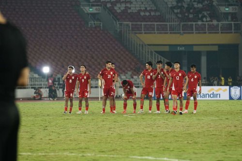 Tak Ada Masalah di Ruang Ganti Timnas U23, Rekor Vietnam Sempurna, Indonesia Hadapi Ujian Berat, Ketergantungan kepada Jens Raven Diakui Pelatih, Vanenburg Cari Solusi Atasi Ketergantungan Gol, Timnas U23 Indonesia Siap Tempur di Final Piala AFF U23 2025 Lawan Vietnam