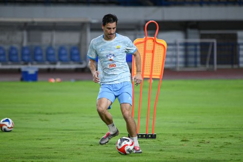 Thom Haye Ungkap Alasan Absen di Dua Laga Persib