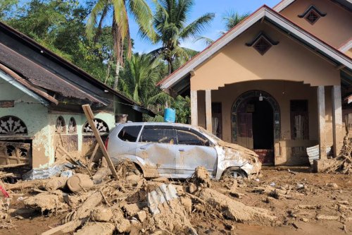 mobil terendam banjir, mobil kebanjiran, biaya perbaikan mobil kebanjiran, perbaikan mobil kebanjiran, servis mobil kebanjiran, Estimasi Biaya Perbaikan Mobil Terendam Banjir Sampai Atap