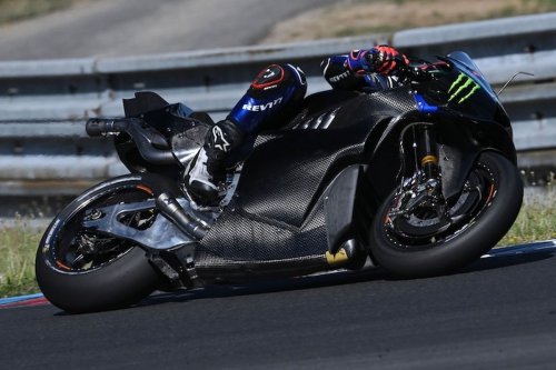 yamaha, Yamaha YZR-M1, motor baru yamaha, Motor balap Yamaha, Yamaha YZR-M1 V4, Yamaha Kerahkan Semua Pebalapnya untuk Tes Motor Mesin V4