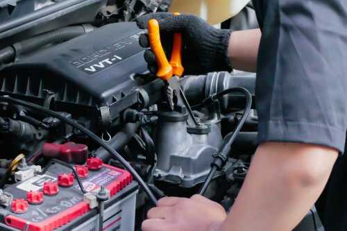 Jangan Tertipu! Begini Cara Cerdas Pilih Inspektor Mobil Bekas