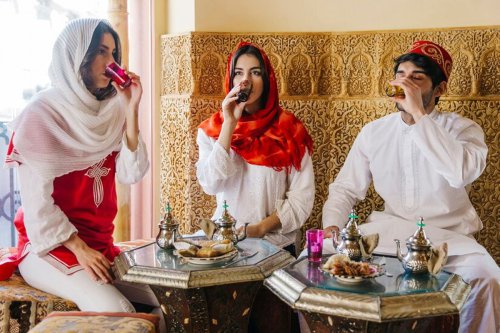 1. Kesibukan yang sedang dijalani, 2. Hobi, 3. Informasi terkini, 4. Kuliner atau rencana berlibur, Tak Usah Tanya &lsquo;Kapan Nikah?&rsquo;, 4 Topik Lain Hangatkan Momen Lebaran