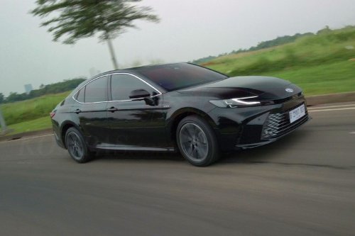 Biaya Kepemilikan Toyota Camry 2025 per bulan Rp 2 Jutaan
