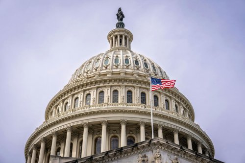 Senat AS dari Partai Demokrat Berusaha Jegal Rencana Trump Naikkan Tarif Impor ke Negara Eropa