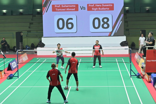 Laga Ekshibisi Tontowi dan Sigit Warnai Peresmian Stadion Bulu Tangkis di Undip