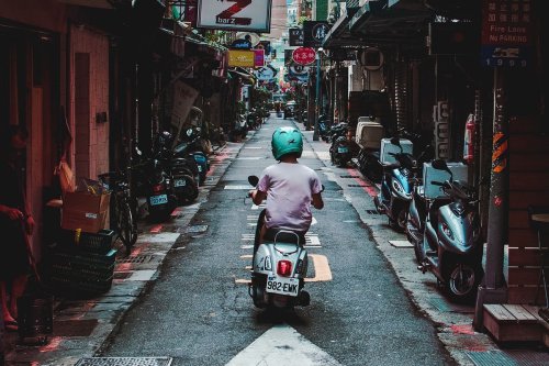 Turis Jepang Ditilang di India, Polisi: Mau ke Pengadilan atau Bayar di Tempat?