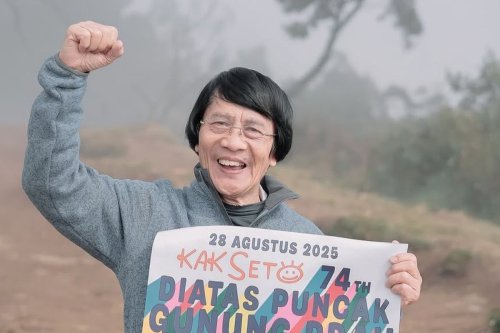 Kisah Pendakian Pertama Kak Seto di Gunung Prau pada Usia ke-74 tahun