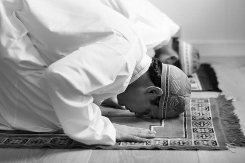 Panduan Lengkap Shalat Hajat: Niat, Tata Cara, dan Doa
