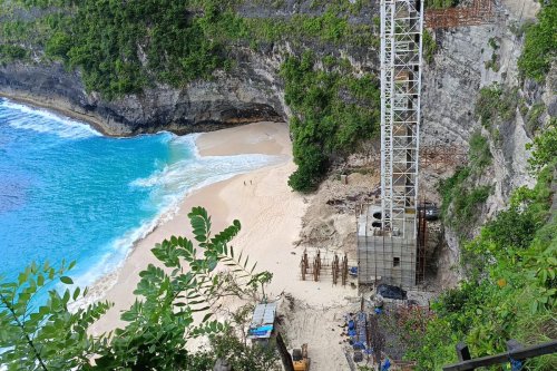 Nasib Lift Kaca Pantai Kelingking, Satpol PP Bali Tunggu Niat Baik Investor Sebelum Bongkar Paksa