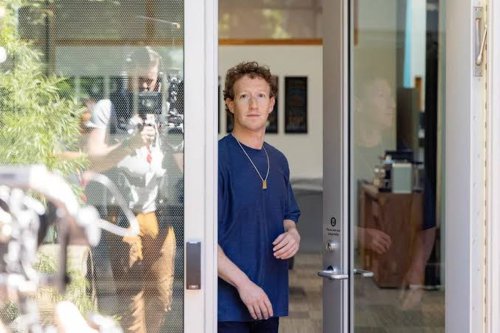 Mark Zuckerberg Juga Bagi-bagi &ldquo;Berkat&rdquo; ke Tetangga saat Renovasi Rumah, Ini Isinya