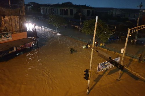 Basarnas Buka Layanan Darurat Evakuasi Banjir di Medan, Warga Bisa Hubungi 0851-9179-5579