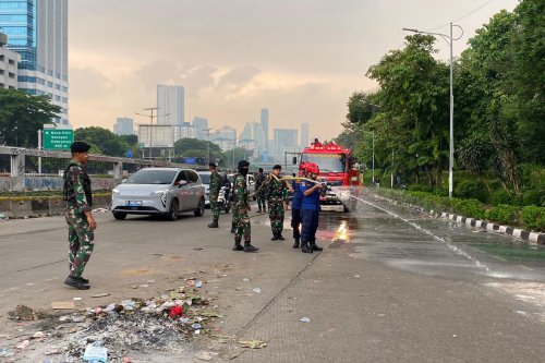 Tips Cepat Membersihkan Kabin Mobil Setelah Terpapar Gas Air Mata