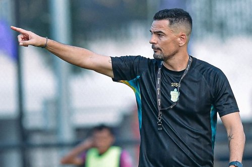 Persib Vs Persita, Misi Sampingan Carlos Pena Bantu Persija