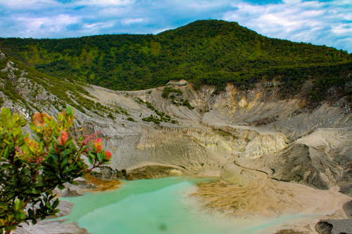 Top 6+ Tempat Wisata di Jawa Barat yang Terkenal dari Cerita Legenda