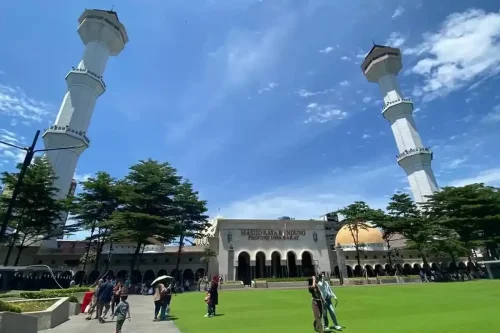 Duduk Perkara Pemprov Jabar Setop Dana Operasional Masjid Raya Bandung