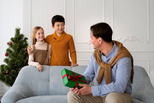 Top 30+ Hadiah dan Kado Natal untuk Orangtua, Cocok untuk Momen Spesial Keluarga