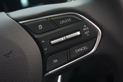 cruise control, Lung Lung, efisiensi bahan bakar, Cruise control, Cruise Control, kenyamanan berkendara, Cara Efektif Memanfaatkan Cruise Control agar Hemat BBM