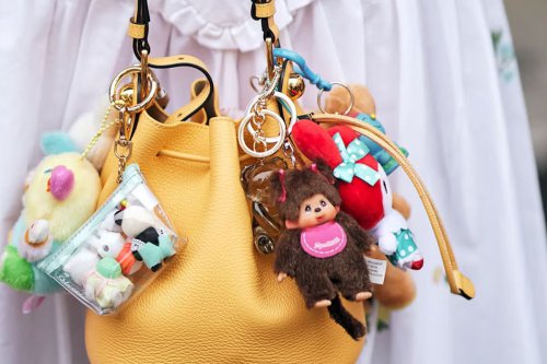 bag charms, gantungan tas, Labubu, Gantungan tas, Hermes Birkin, labubu, Kebangkitan Bag Charms, Aksesori Tas yang Jadi Statement Baru