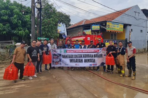 banjir Bekasi, komunitas otomotif, komunitas pengguna Fortuner, Komunitas ID42NER Salurkan Bantuan untuk Korban Banjir Bekasi