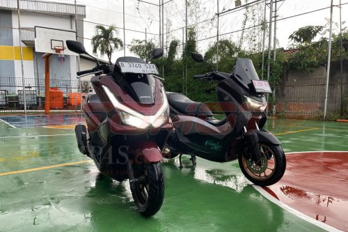 Yamaha NMAX, Honda PCX 160, kenaikan harga BBM, Yamaha Nmax, Biaya operasional skutik, Harga BBM Naik, Isi Full Tank NMAX dan PCX 160 Tembus Rp 100.000