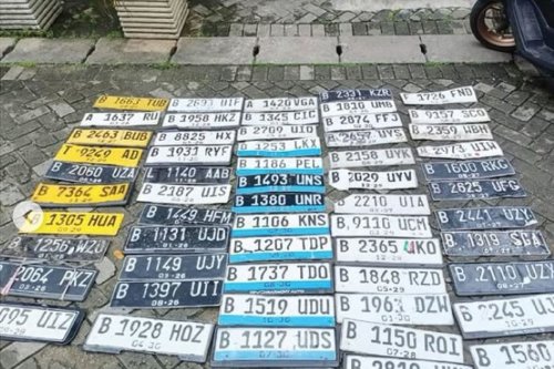 Pelat Nomor Terbawa Banjir, Pemilik Kendaraan Dipalak Tukang Tambal Ban Rp 50.000