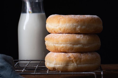 Tips Membuat White Ring di Donat, Simak Panduan Langsung dari Chef