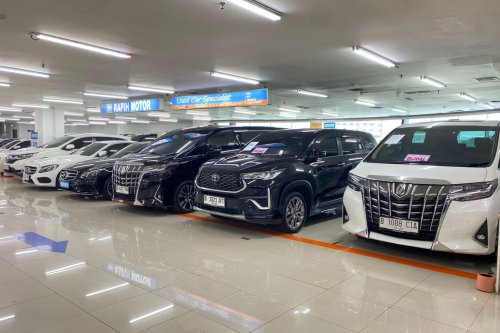 Denza D9 Ancam Harga Toyota Alphard Bekas