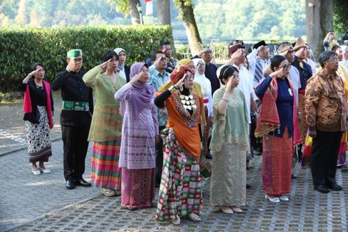 Top 5+ Ide Pakaian Adat Indonesia untuk Upacara Hari Guru Nasional di Sekolah