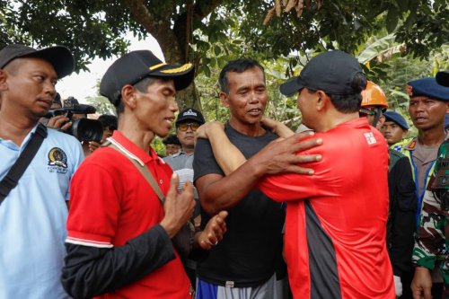 Pulang dari Palembang, Sariman Kaget Desanya Rata Tanah dan Anak Istri Jadi Korban Longsor Cilacap