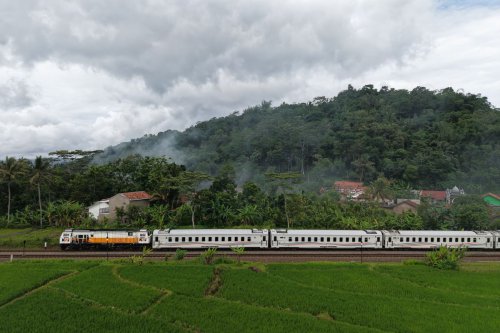 Tiket Kereta Laris Manis Saat Long Weekend, Penjualan Capai 1,1 Juta Kursi