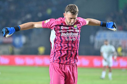 Antusiasme Adam Przybek Menuju Debut Bersama Persib Bandung
