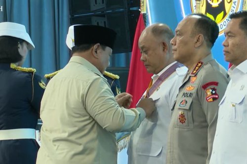 Kepala BGN Dadan Hindayana Terima Bintang Jasa Utama dari Prabowo, Penghargaan Apa Itu?