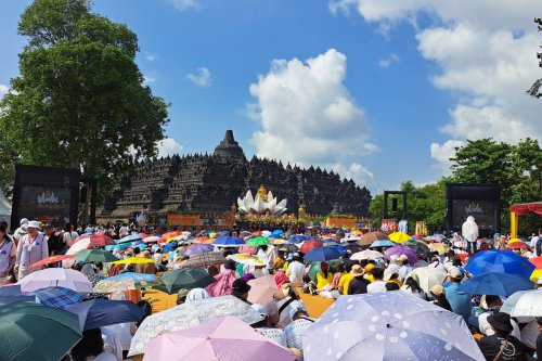 Mengintip 8 Tradisi Waisak di Berbagai Negara Asia